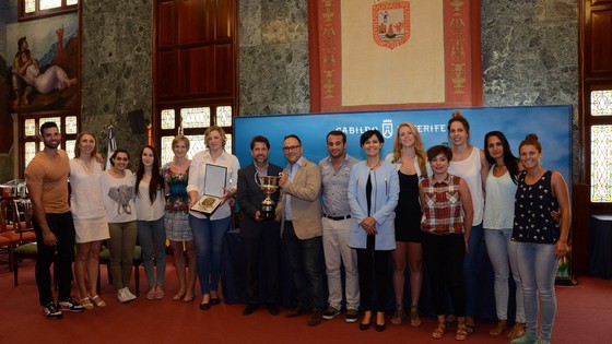 Imagen de El Cabildo felicita al CV Fígaro Haris por su ascenso a la Superliga Femenina 1 de voleibol