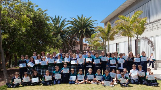 Imagen de El Cabildo distingue a los colegios Hispano Británico y Aguere por su participación en la V edición de Leemos en el tranvía