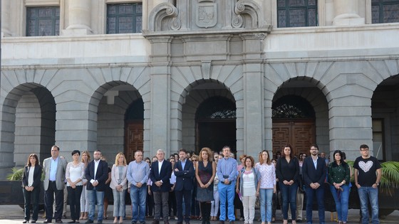 Imagen de El Cabildo condena los atentados de París y aboga por el diálogo de la comunidad internacional como solución