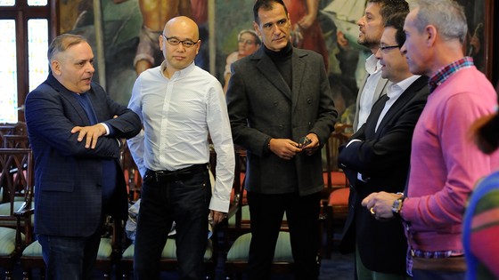 Imagen de El Cabildo acoge la inauguración de un curso impartido por el mejor patronista del mundo, Shingo Sato