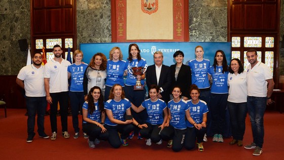 Imagen de El Cabildo felicita al Fígaro Haris por su título en la Copa Princesa de voleibol