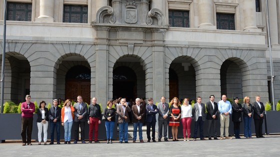 Imagen de El Cabildo guarda un minuto de silencio en homenaje a las víctimas del derrumbe de un edificio en Arona