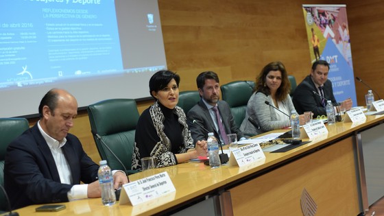 Imagen de El Cabildo aborda la perspectiva de género en materia deportiva durante el I Foro Mujeres y Deporte