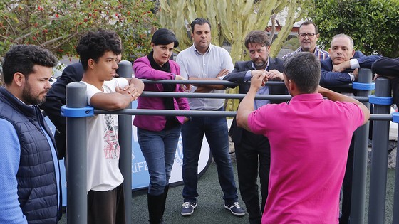 Imagen de El Cabildo fomenta la actividad física al aire libre en Adeje con la instalación de un parque deportivo