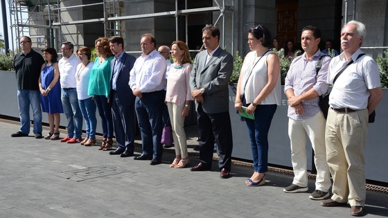 Imagen de El Cabildo guarda un minuto de silencio en homenaje a las víctimas del atentado en Niza 