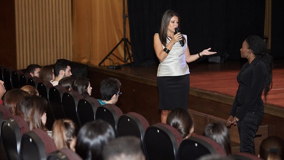 Imagen de El Cabildo ofrece a estudiantes de Puerto de la Cruz  un documental y un coloquio sobre la mujer africana