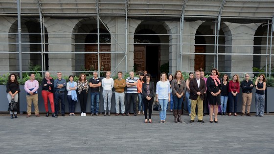 Imagen de El Cabildo guarda un minuto de silencio en señal de luto por la última víctima de la violencia de género en la Isla