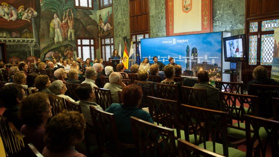 Imagen de El presidente Carlos Alonso recoge las propuestas de cuarenta asociaciones de mayores de Santa Cruz