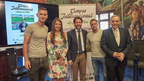 Imagen de El Cabildo promueve el Campus Internacional de Fútbol 'Amigos de Vitolo' para niños y jóvenes de Cabo Verde