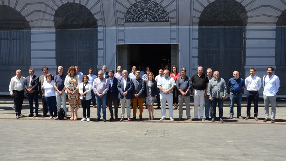 Imagen de El Cabildo guarda un minuto de silencio en señal de luto por la víctima de la violencia de género en Gran Canaria