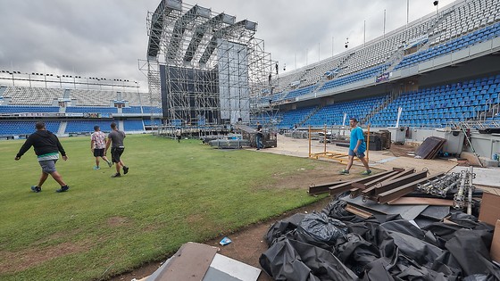 Imagen de El Cabildo coordina los trabajos para la recuperación del césped del Heliodoro Rodríguez López