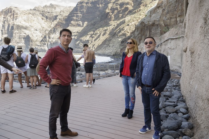 Imagen de El Cabildo de Tenerife entrega la obra de mejora de la Playa de Los Guíos en Santiago del Teide
