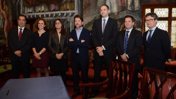 Imagen de El Cabildo se ahorra 7,1 millones de euros al refinanciar la deuda vinculada al pago a proveedores