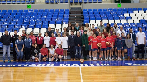 Imagen de El Cabildo dinamiza el Pabellón Insular Santiago Martín con partidos de baloncesto de base