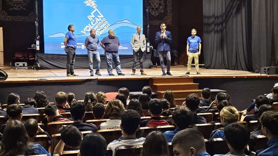 Imagen de El Cabildo congrega a más de 400 escolares en la Feria de la Ciencia y los Volcanes