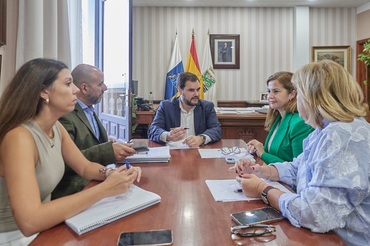 Imagen de Cabildo y Ayuntamiento de Puerto de La Cruz establecen las bases para colaborar en el ámbito de la Acción Social