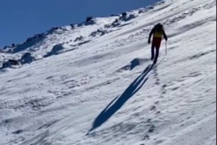 Imagen de El Cabildo abre el acceso a pie de los senderos del Teide para los montañeros federados de Canarias en condiciones de nieve y hielo