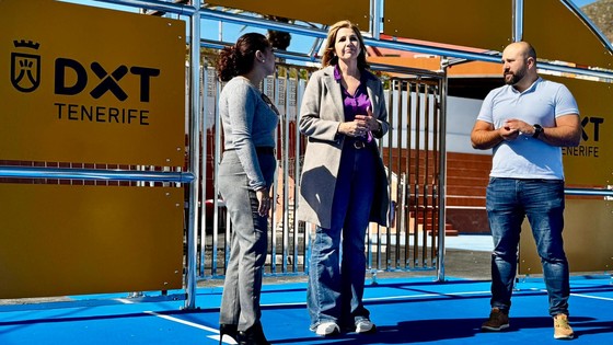 Imagen de La consejera Yolanda Moliné visita las instalaciones deportivas de Los Silos