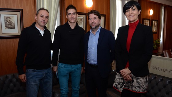 Imagen de El Cabildo distingue a Israel Óliver Peña por sus éxitos en el Campeonato de Europa de natación adaptada