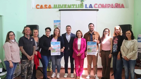 Imagen de El Cabildo fomenta el ocio saludable y el respeto con el entorno marino entre los jóvenes de Arico con el proyecto ‘Acuarico’