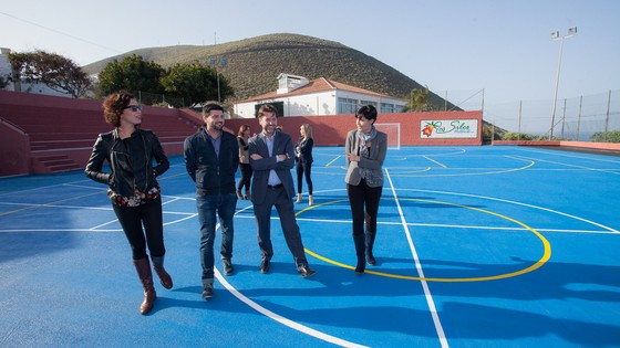 Imagen de El Cabildo invierte 33.000 euros en las mejoras del Polideportivo San Bernardo y el club de tenis Sibora de Los Silos 