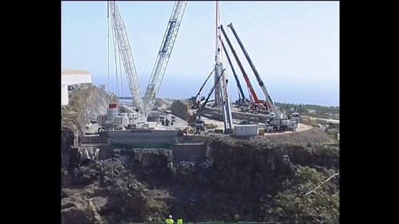 Imagen de Instalación del primer arco del puente de Erques